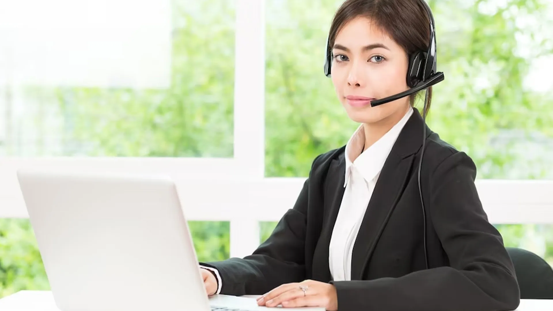 Đội ngũ hỗ trợ khách hàng chuyên nghiệp của 77bet luôn sẵn sàng phục vụ 24/7